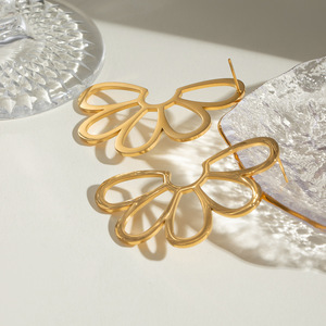 Pendientes colgantes de acero inoxidable con forma de flor, color dorado, joyería de moda para fiestas - Product Image 4