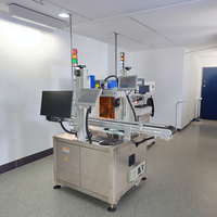 Machine de marquage laser UV double 10W tout-en-un avec têtes séparées AI/DST pour le codage QR et la date sur l'extérieur des bouteilles, idéale pour les usines de cosmétiques