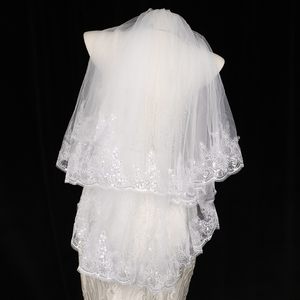 Voile de mariée romantique CYG à double couche en dentelle et en tulle, motif exquis, broderie de paillettes, avec peigne - Product Image 5