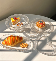 Assiette à fruits en verre en forme de cœur, assiette à dessert transparente, plat à pied haut, plateau à gâteau de style européen pour fête, écologique