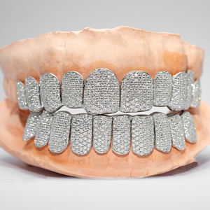 Grillz dentaire personnalisé en argent, style Hip Hop, serti en nid d'abeille, avec diamants Moissanite VVS, effet 'Iced Out' - Product Image 1