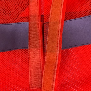 سترة أمان مخصصة خفيفة الوزن بشبكة وشريط عاكس برتقالي اللون الأكثر مبيعًا - Product Image 6