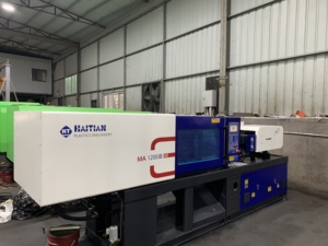 Machine de moulage par injection de plastique haïtienne de seconde main de 120 tonnes - Product Image 2