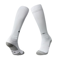 Chaussettes de football mi-mollet tricotées antidérapantes et antibactériennes pour l'entraînement, pour adultes et enfants, avec semelle épaissie en tissu éponge, idéales pour le sport transfrontalier.