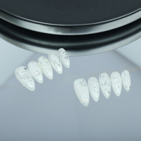 Uñas artificiales hechas a mano, en forma de almendra, estilo blanco, estilo columna de acero pequeño, fábrica reutilizable de alta calidad al por mayor.
