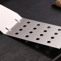 Accessoires de Steak de barbecue outil de plaque chauffante en acier inoxydable métal Hamburger Turner spatule de cuisson perforée avec manche en bois