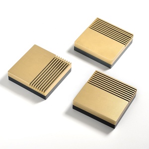 Diffuseur d'essence en alliage d'aluminium solide personnalisé désodorisant pour siège de <span class=keywords><strong>parfum</strong></span> automobile de qualité supérieure et tableau de bord accessoire de désodorisant pour voiture - Product Image 1