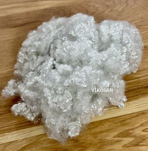 Fibra de Poliéster Reciclada Suave de Alta Calidad 7D HCS de 64 mm, Fibra Cortada de Grado 3D con Patrón Siliconado para Usar como Material de Relleno - Product Image 1