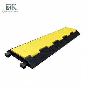 Rampe de protection de câbles jaune et noire, en caoutchouc, durable, pour câbles, vente directe usine - Product Image 1