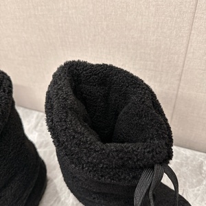 รองเท้าบูทขนแกะแท้หนังแท้สุดหรูสำหรับฤดูใบไม้ร่วงและฤดูหนาว แบบยูนิเซ็กซ์ สีขาว อุ่นสบาย เหมาะสำหรับใส่ในหิมะ ความยาวครึ่งน่อง - Product Image 6