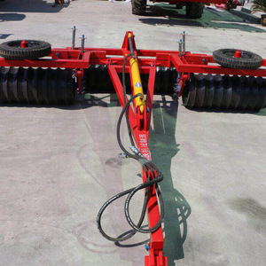 Rouleau de compression manuel pliable à suspension simple pour tracteur, couleur rouge, facile à utiliser - Product Image 4