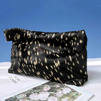 Sac à main en poils de veau personnalisé OEM, sac cosmétique en cuir véritable pour femme, pochette en cuir souple surdimensionnée à fermeture roll-top
