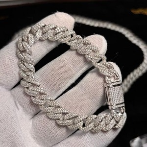 Bracelet cubain en moissanite de qualité supérieure, accessoire de mode au design moderne et bijou unisexe, disponible au prix export. - Product Image 5