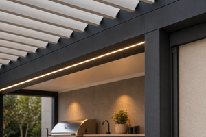 Pergola motorisée en aluminium de luxe RKOVE RK-C3 avec éclairage LED intégré et écran d'ombrage latéral rétractable pour jardin de villa et terrasse. - Product Image 3