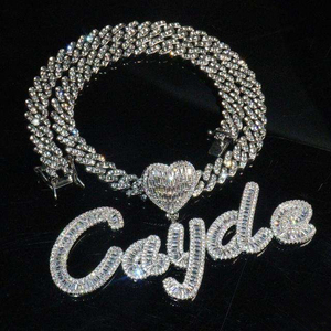 Pendentif minimaliste en moissanite avec un éclat brillant, design moderne et élégant, idéal pour les occasions décontractées au bureau ou les occasions spéciales - Product Image 5