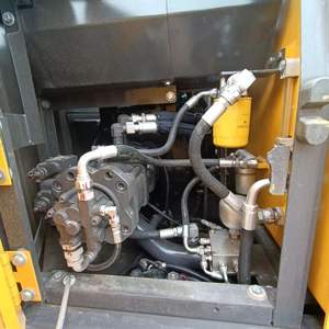 Excavatrice compacte Volvo en excellent état, à balancement de queue nul et à haute efficacité, excavatrice Volvo 140 d'occasion pour la construction urbaine - Product Image 5