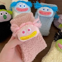 Chaussettes douillettes et moelleuses pour femmes, avec accent de poupée en peluche amusante et détail en tricot duveteux, chaudes, confortables, pour un usage quotidien décontracté, chaussettes tendance