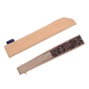 Ventilador plegable personalizado con estampado de leopardo de bambú <span class=keywords><strong>para</strong></span> regalo de boda de fiesta con cubierta de ventilador - Product Image 3
