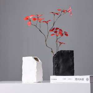 Vase en céramique minimaliste moderne aux lignes épurées pour salon, chambre d'hôtes, meuble à vin, décoration de bureau, présentation de fleurs séchées - Product Image 4