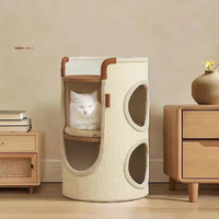 Château d'escalade intérieur moderne et écologique pour chat, arbre à grimper avec coussin doux et grattoir en sisal