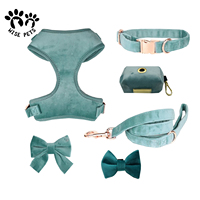 Conception de mode adorable fleur collier pour animaux de compagnie laisse douce respirante pour chiot gilet en maille rembourrée harnais pour chien avec étiquette personnalisée