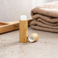 Kemasan Kosmetik Kosong Mendukung Logo Ukiran Laser untuk Hadiah Penyimpanan Makeup Perjalanan Tabung Lip Balm Bambu Tabung Lip Balm