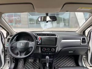 Voitures d'<span class=keywords><strong>occasion</strong></span> Honda GREIZ Comfort 2017, essence 92, 185 km/h, 5 places, intérieur cuir foncé, antenne <span class=keywords><strong>aileron</strong></span> de requin R15, <span class=keywords><strong>voiture</strong></span> urbaine pratique - Product Image 3