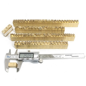 Sello de Alfabeto Personalizado en Latón Chapado en Oro con Expresiones en Inglés, Francés, Árabe, Coreano, Japonés y Hebreo, para Grabado en Cuero y Madera - Product Image 4