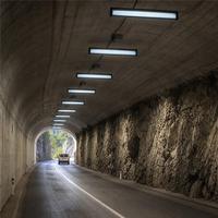 Luminaire LED de tunnel SD03 3900-31200lm 130lm/W AC90-305V Large Plage de Tension IP66 Alliage d'Aluminium 50000 Heures Garantie 5 Ans