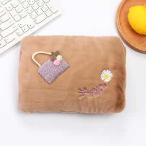 Calentador de manos con enchufe americano y europeo, <span class=keywords><strong>bolsa</strong></span> de agua caliente eléctrica recargable, bonita, de seguridad, piel de conejo, reutilizable, calentador de manos para botella de agua caliente - Product Image 3