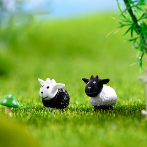Venta caliente figuras de animales de dibujos animados lindos adornos de <span class=keywords><strong>cabra</strong></span> en blanco y negro Mini artesanías de plástico para adorno de escritorio decoración del hogar - Product Image 4