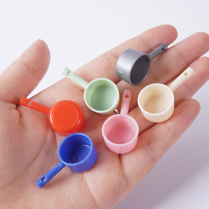 Mini cuchara de agua de juguete, accesorios de cocina de simulación DIY, mini cuchara de agua de plástico con mango largo, cuchara para agua. - Product Image 3