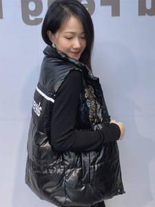 Gilet en coton orné de strass de style européen et américain pour femmes, cardigan zippé, ample et élégant, pour l'hiver - Product Image 3