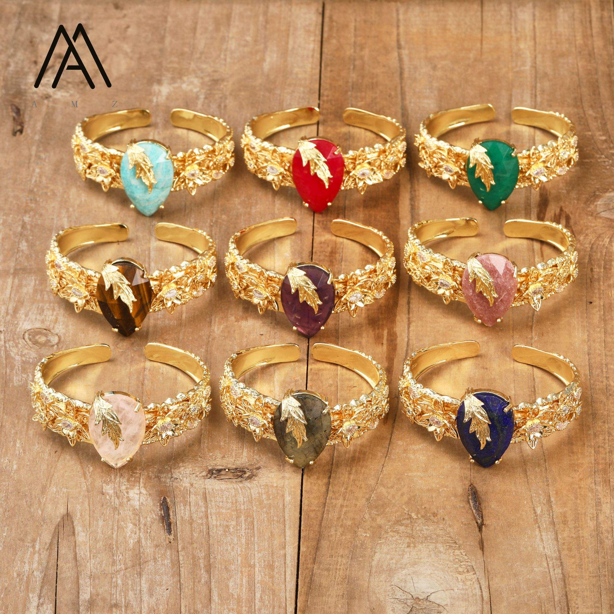 Bracelet en or avec pierres mélangées