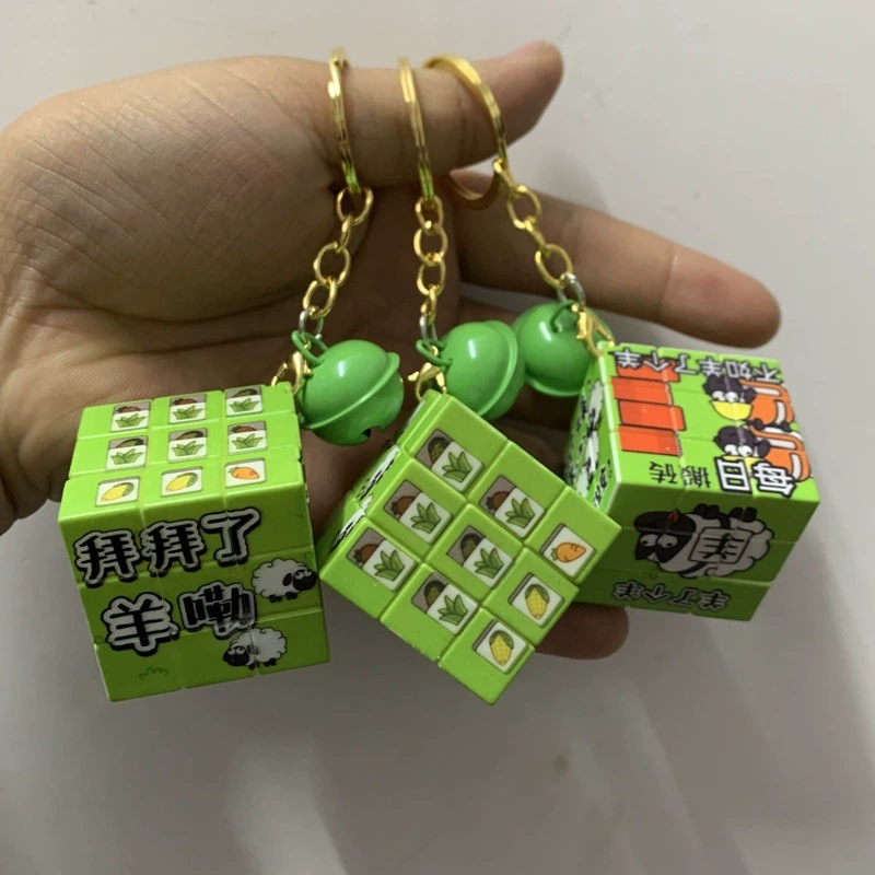 Cadena de cuatro secciones tipo cubo con diseño de oveja.