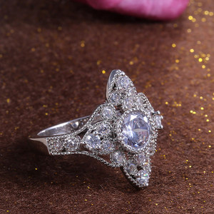 Anello con motivo traforato per donna, elegante gioiello da dito scintillante e alla moda - Product Image 6