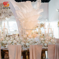 Installation artistique géante en soie faite à la main, de luxe et sur mesure, pour la décoration de la scène de mariage, de l'allée et comme centre de table, avec fleur géante décorative