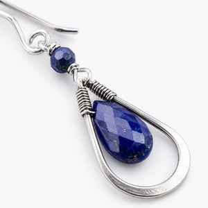 Orecchini Pendenti Vintage a Goccia con Pietra Blu, Texture Martellata, Ispirazione Etnica, Gioielli Pendenti per Donna - Product Image 4