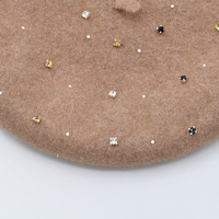 Boina de lana con costura a mano, diamantes artificiales, Boina de punto de moda de Invierno para mujer, personalización OEM disponible