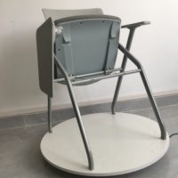 Chaise de formation pliable grise en plastique PP pour étudiants avec tablette
