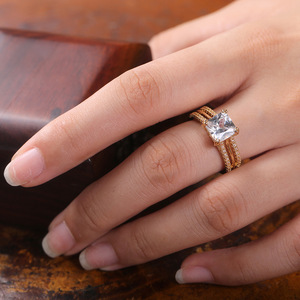 Anello da Donna con Zirconia Cubica Taglio Quadrato, Stile Matrimoniale, Gioiello alla Moda - Product Image 3