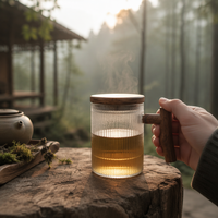 Verres à thé côtelés verticaux de 360 ml avec poignée en branche de bois naturel et couvercle, tasse à café glacé unique, verre à jus esthétique