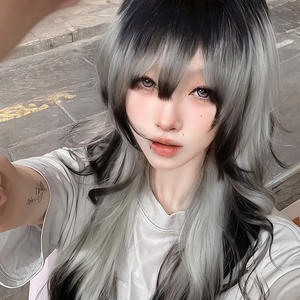 วิกผมยาวหยิกแบบมีหน้าม้า สีดำไล่ระดับขาว แบบผมธรรมชาติ  ใยสังเคราะห์คาเนคาลอน  วิกเต็มศีรษะ ยี่ห้อในประเทศ - Product Image 2