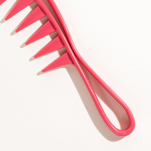 Peigne à cheveux en forme de U, à dents larges, en matériau PP, multifonctionnel pour le coiffage et les coiffures lissées, usage général. - Product Image 3