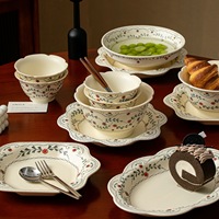 Service de table en céramique personnalisé Flora avec assiette à gâteau en céramique rose rouge et bol à riz pour le petit-déjeuner et la salade