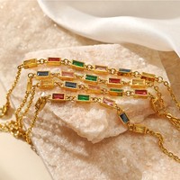 Vintage hartvormige hanger armband met verstelbare sluiting, 18k verguld, ingelegd met vierkante gekleurde kristallen, roestvrijstalen ketting.