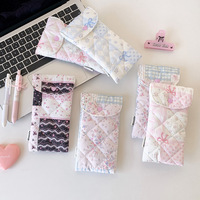 Trousse à crayons matelassée de style coréen à petits motifs floraux, sac de rangement pour crayons et stylos en coton doublé, anti-poussière pour lunettes de soleil de voyage
