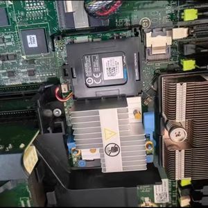 Serveur Rack 1U PowerEdge R6725 avec 24 DDR5 DIMM, 4 LFF SAS/SATA, 2*800W, Processeurs EPYC de 5ème Génération Performants - Product Image 2