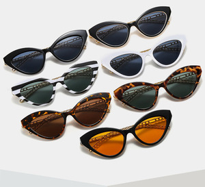 <span class=keywords><strong>Gafas</strong></span> de Sol de Moda <span class=keywords><strong>para</strong></span> <span class=keywords><strong>Mujer</strong></span>, Estilo Ojo de Gato 2022, Montura con Cadena Dorada, Diseño de Rayas de Zebra, Forma Triangular - Product Image 6