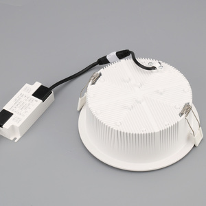 7W Moderne LED-Einbauleuchte für Zuhause und Büro Runde Deckenplatte Einbau-Flutlicht IP44 6000K - Product Image 4